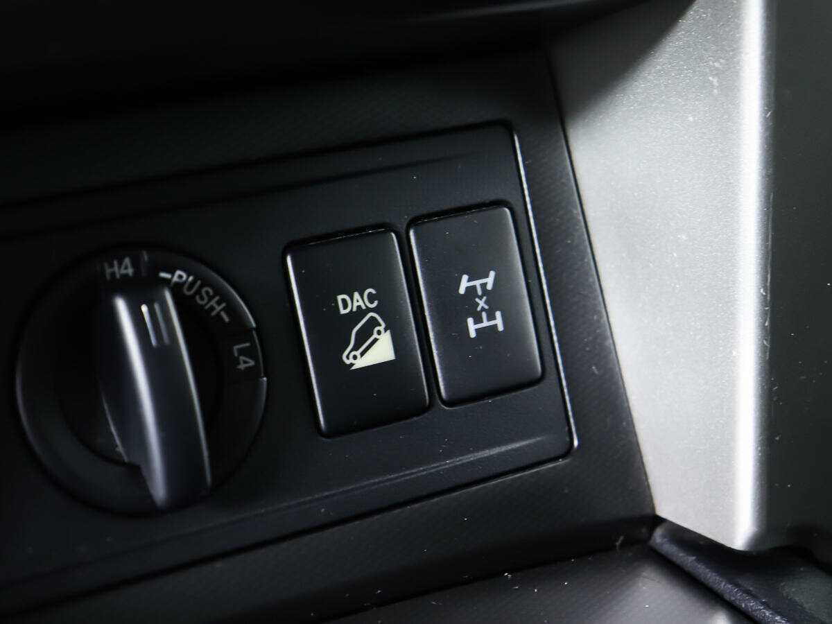 Toyota Land Cruiser Prado с пробегом — 2010 год. Фото: #18