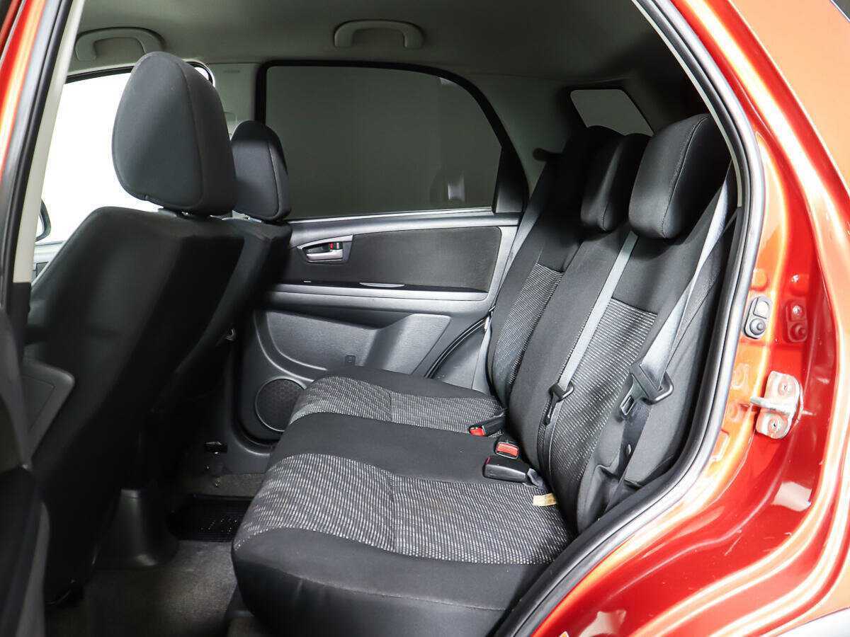 Suzuki SX4 с пробегом — 2007 год. Фото: #9