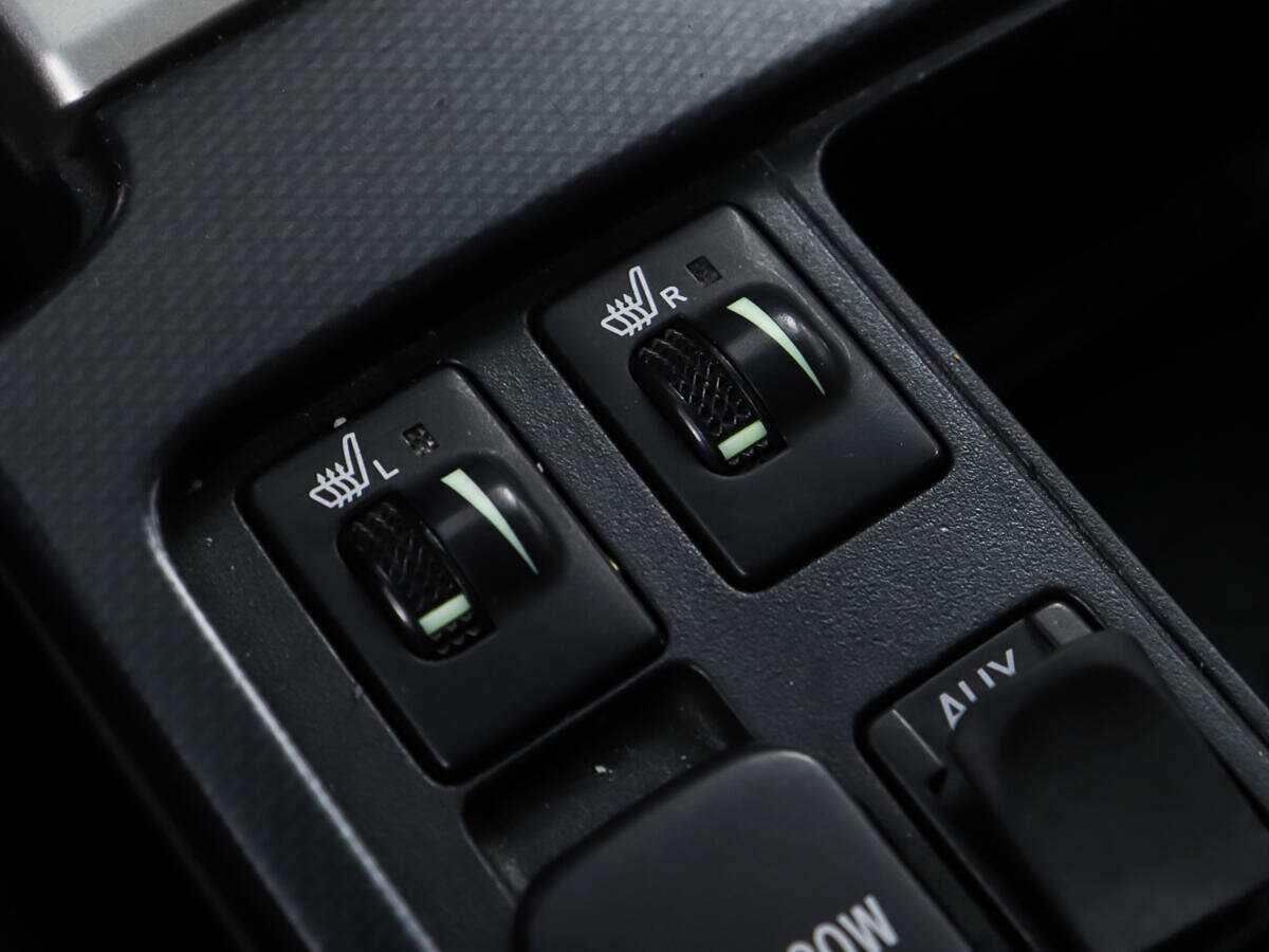 Toyota Land Cruiser Prado с пробегом — 2010 год. Фото: #18