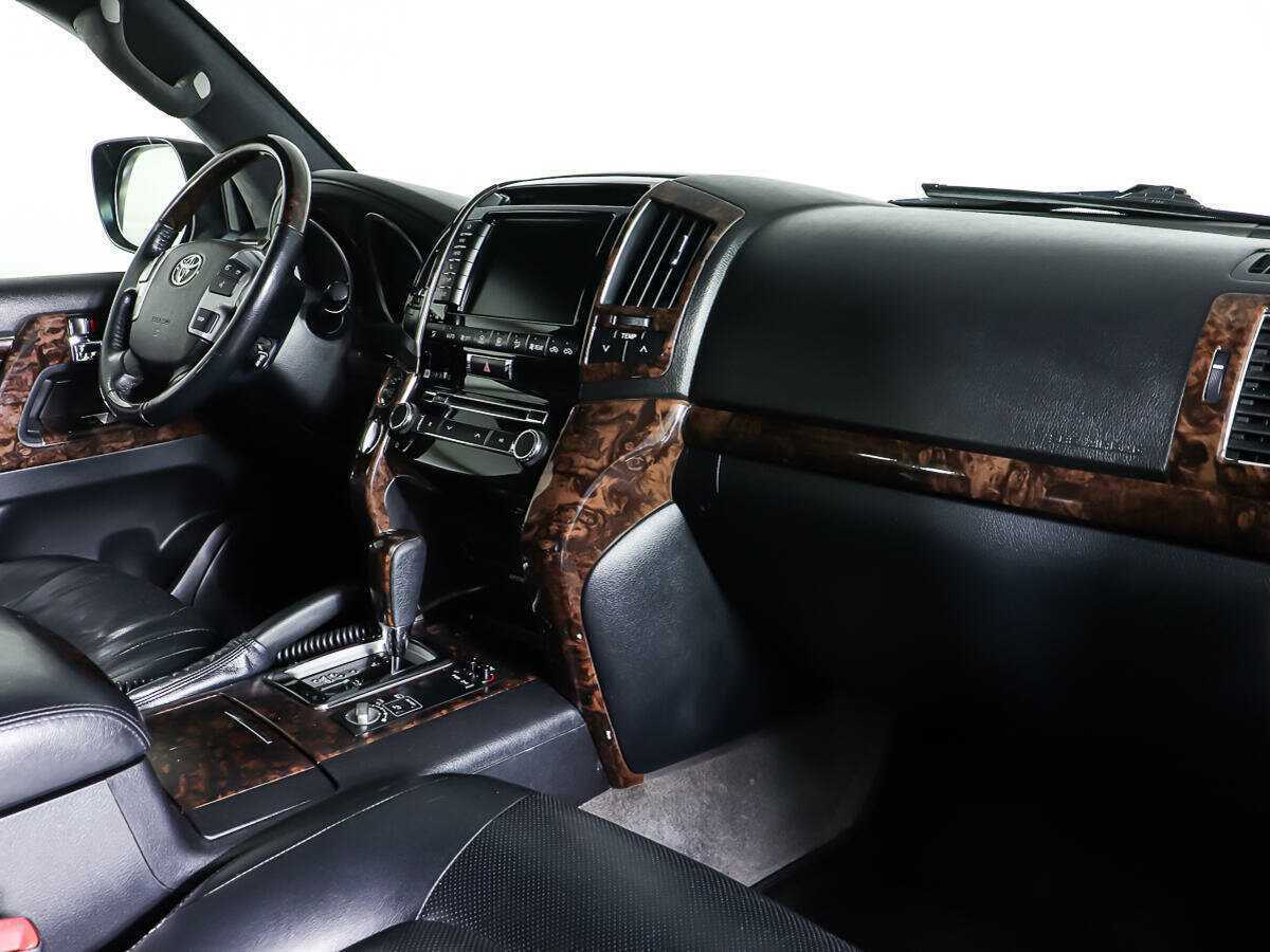 Toyota Land Cruiser с пробегом — 2014 год. Фото: #8