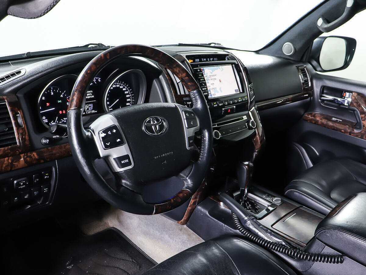 Toyota Land Cruiser с пробегом — 2014 год. Фото: #13