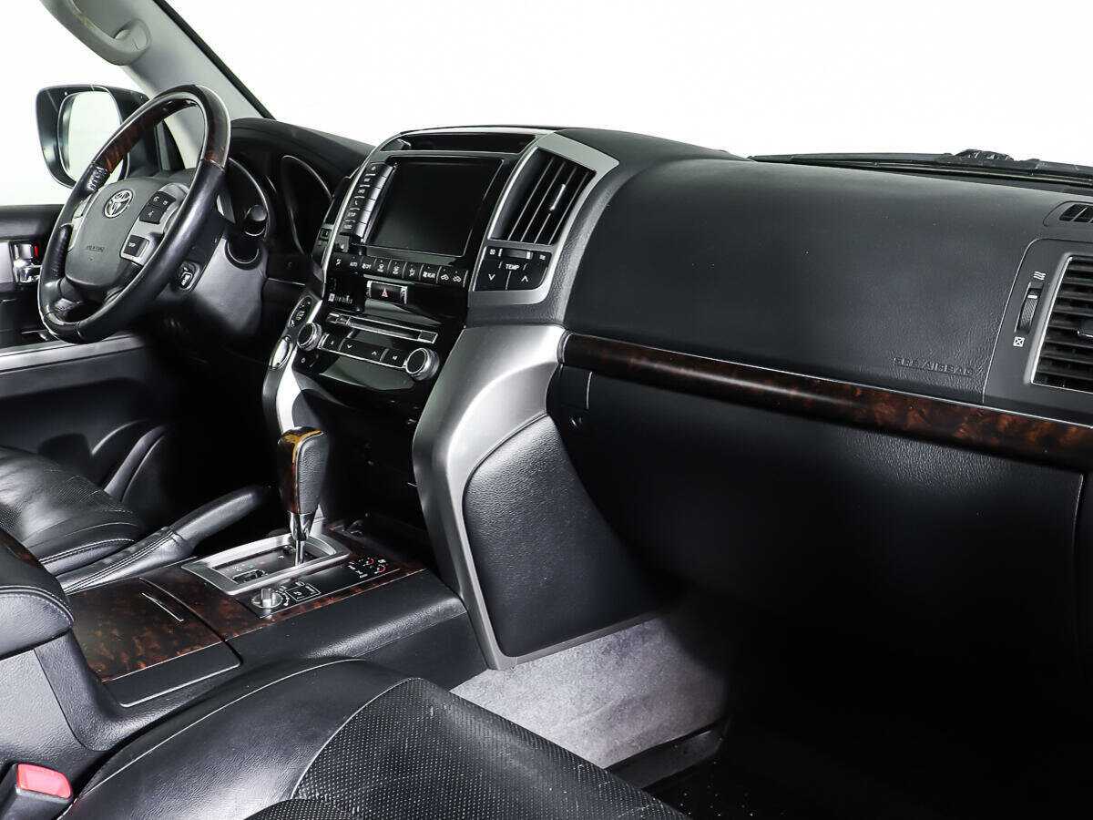 Toyota Land Cruiser с пробегом — 2012 год. Фото: #8