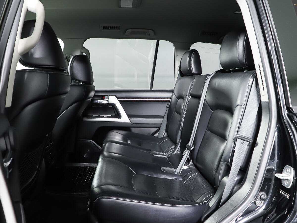 Toyota Land Cruiser с пробегом — 2012 год. Фото: #9