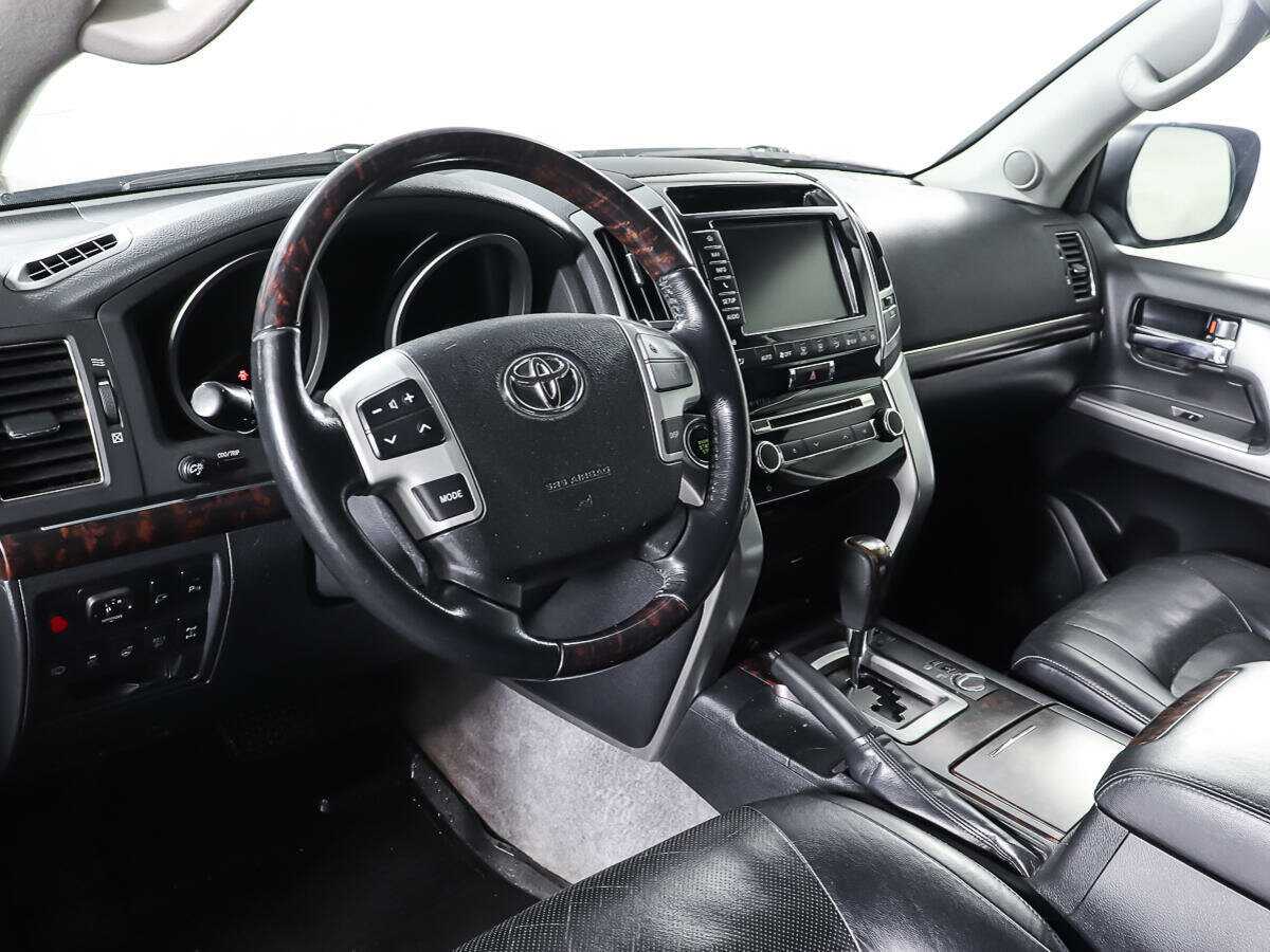 Toyota Land Cruiser с пробегом — 2012 год. Фото: #13