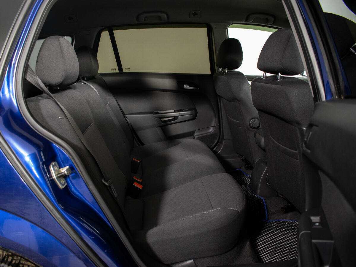 Opel Astra с пробегом — 2010 год. Фото: #9