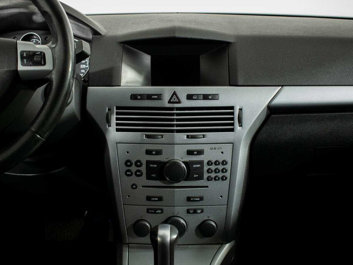 Opel Astra с пробегом — 2010 год. Фото: #10