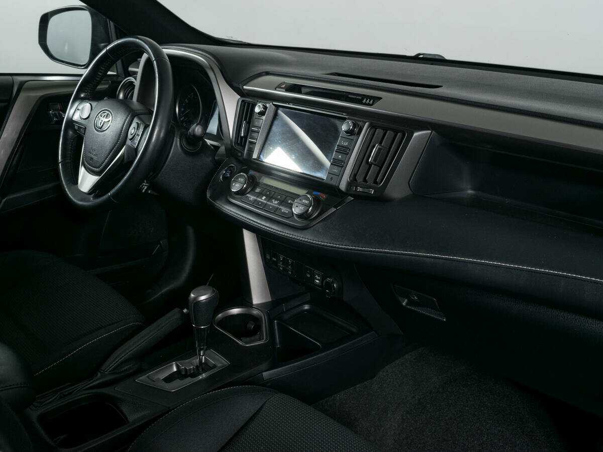 Toyota RAV4 с пробегом — 2018 год. Фото: #8