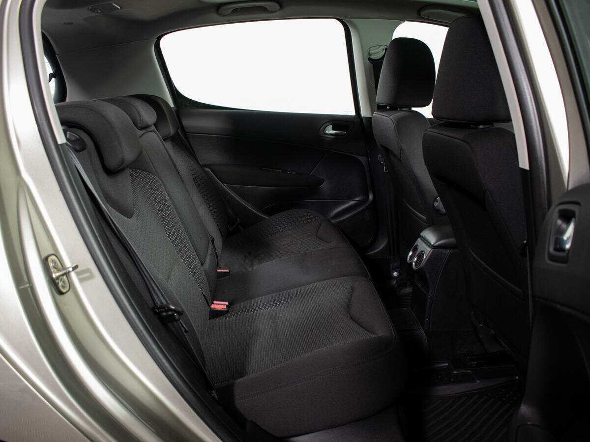 Peugeot 308 с пробегом — 2011 год. Фото: #7