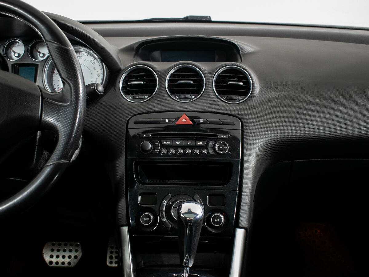 Peugeot 308 с пробегом — 2011 год. Фото: #8