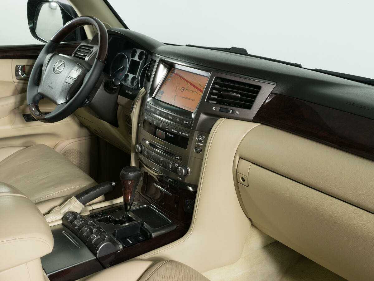 Lexus LX с пробегом — 2008 год. Фото: #8