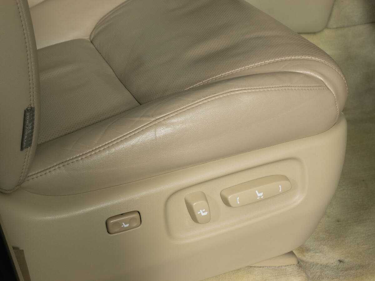 Lexus LX с пробегом — 2008 год. Фото: #11