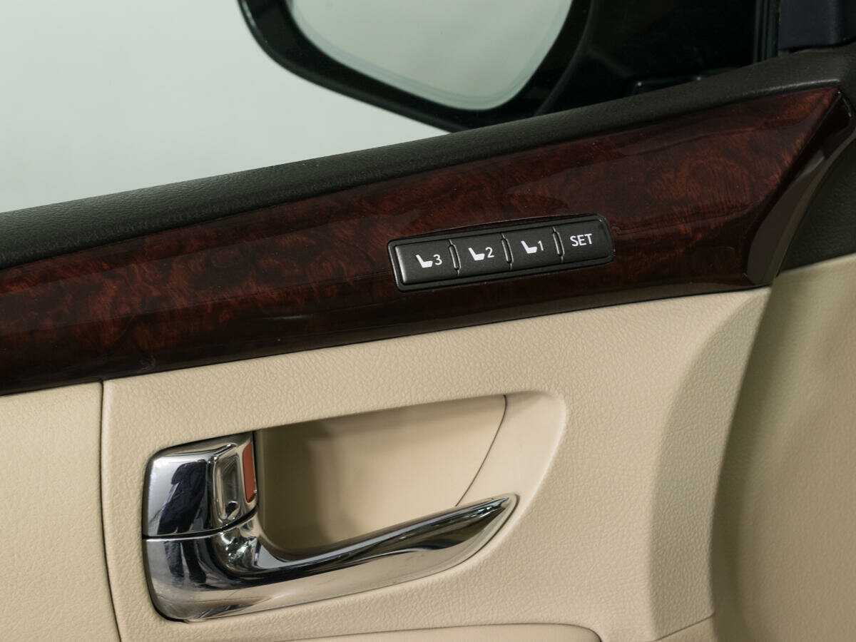 Lexus LX с пробегом — 2008 год. Фото: #21