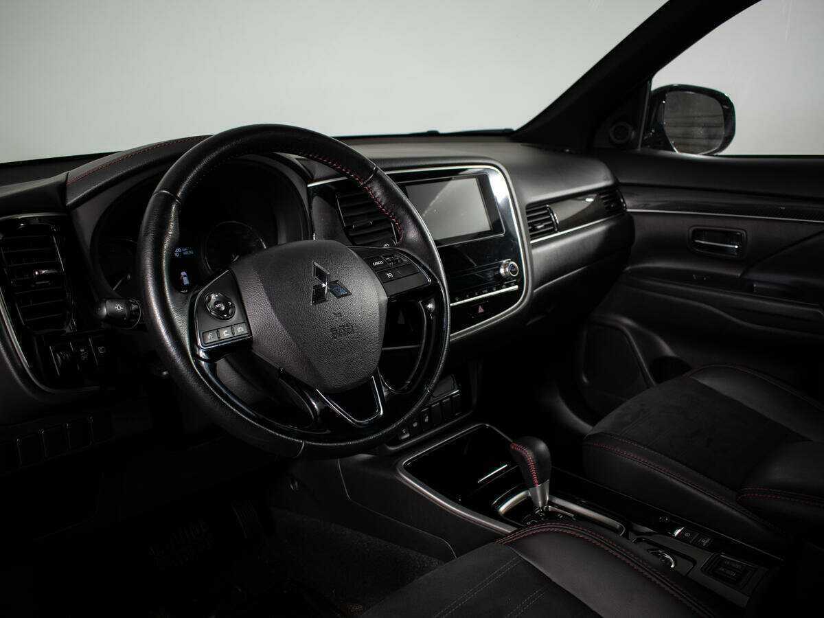 Mitsubishi Outlander с пробегом — 2021 год. Фото: #10