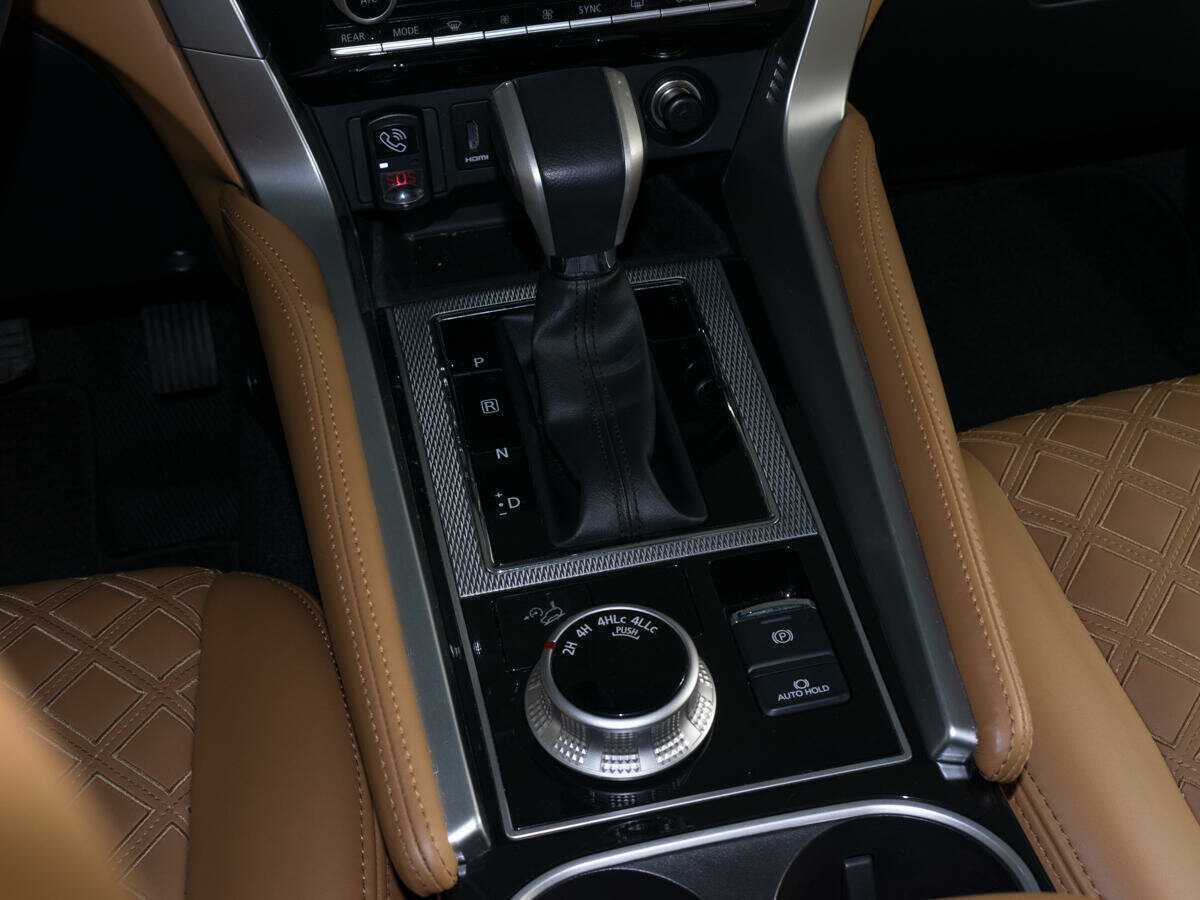 Mitsubishi Montero Sport с пробегом — 2022 год. Фото: #10