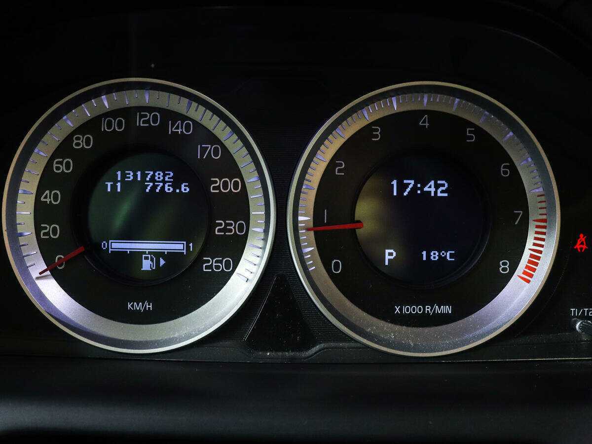 Volvo XC60 с пробегом — 2011 год. Фото: #8