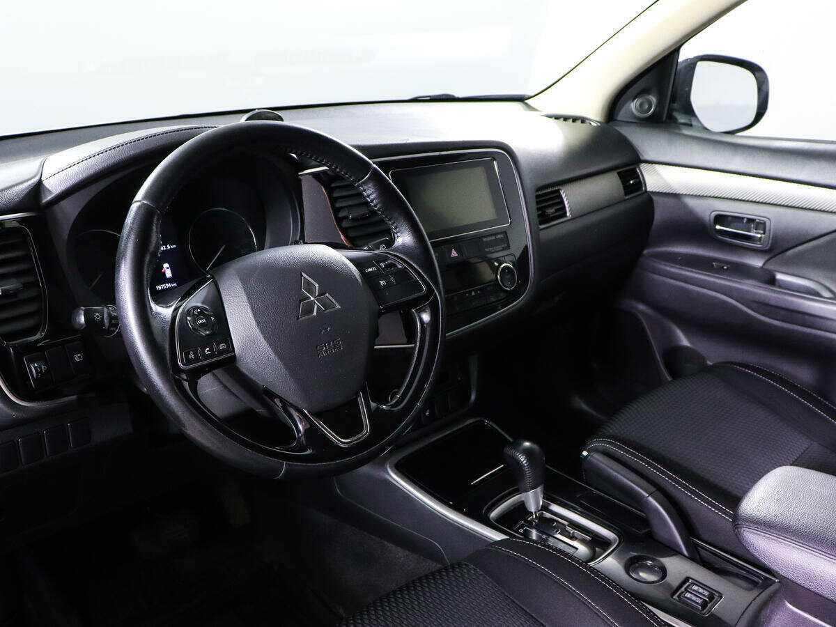 Mitsubishi Outlander с пробегом — 2018 год. Фото: #11