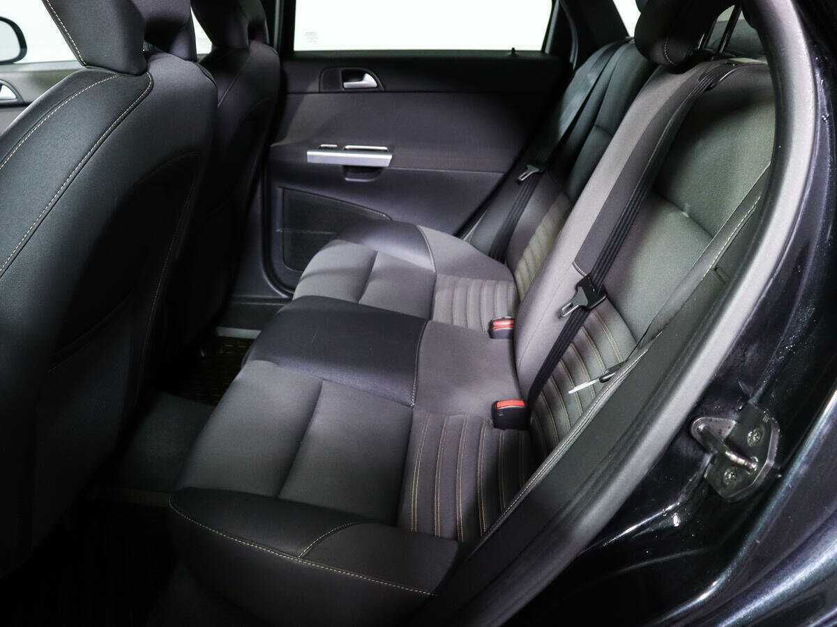 Volvo S40 с пробегом — 2011 год. Фото: #9