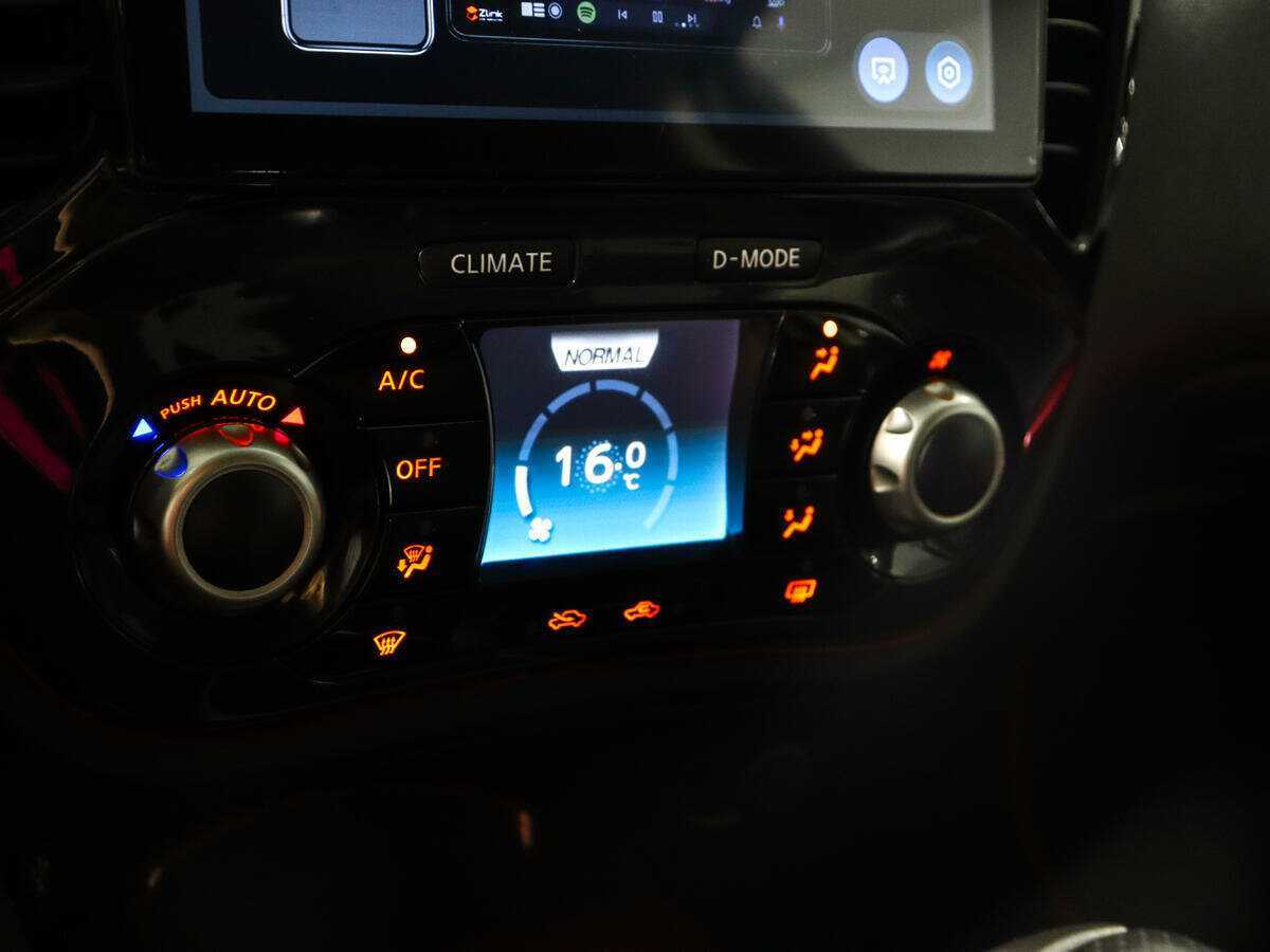 Nissan Juke с пробегом — 2011 год. Фото: #17