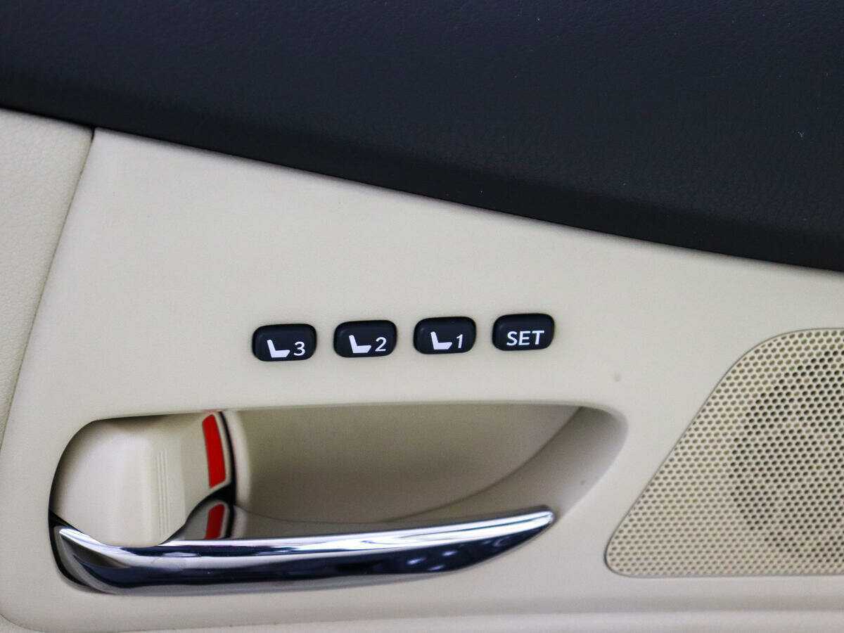 Lexus RX с пробегом — 2010 год. Фото: #18