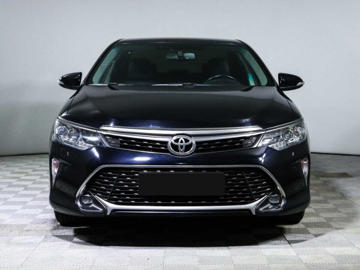 Toyota Camry с пробегом — 2018 год. Фото: #1