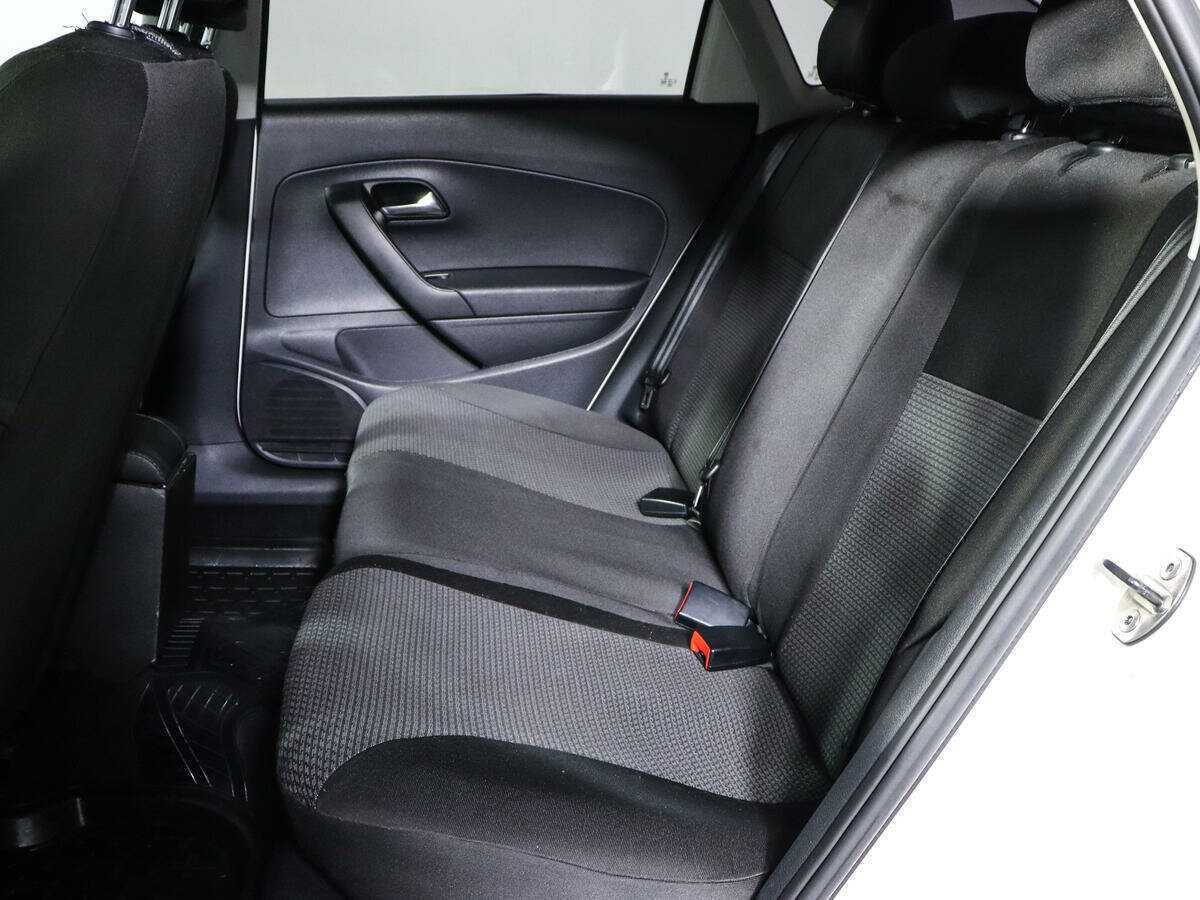 Volkswagen Polo с пробегом — 2013 год. Фото: #8