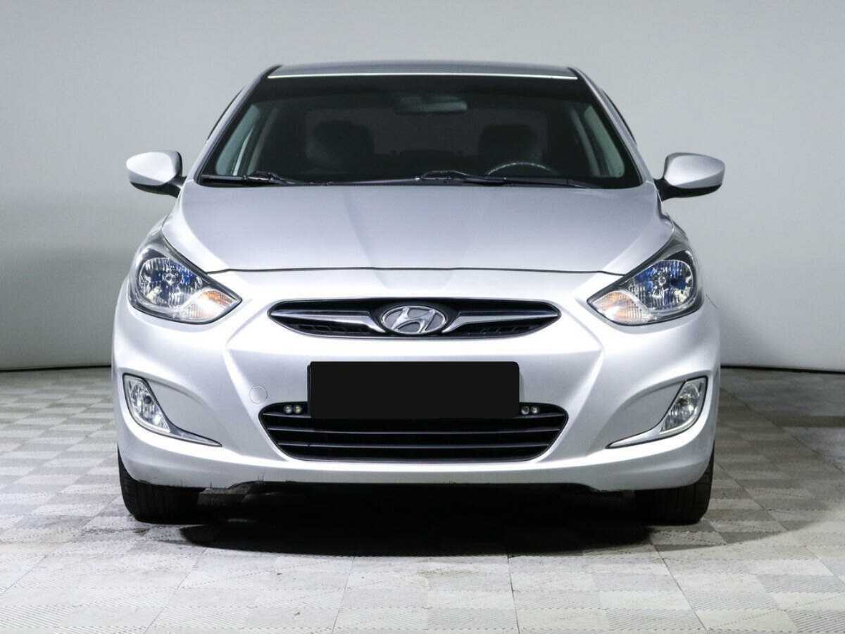 Hyundai Solaris с пробегом — 2011 год. Фото: #1