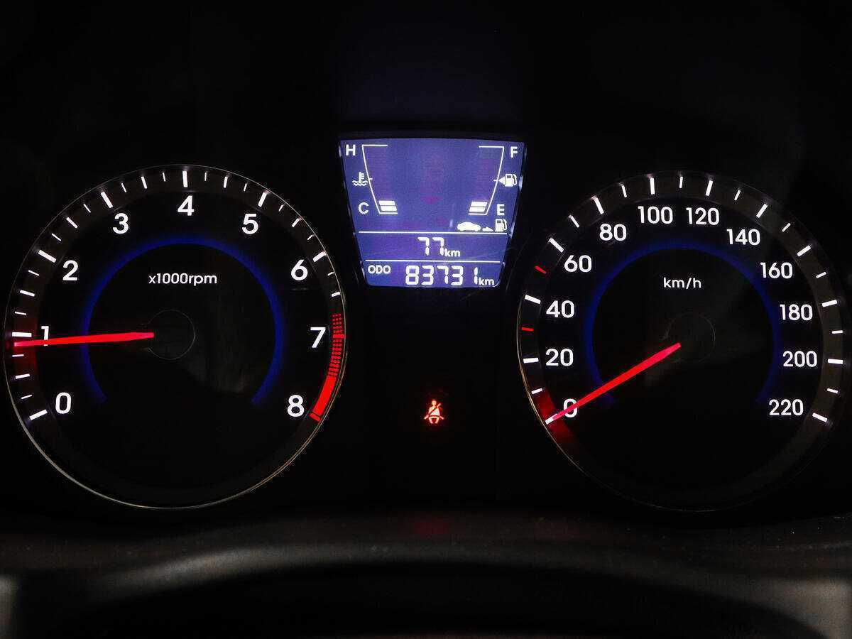 Hyundai Solaris с пробегом — 2011 год. Фото: #8