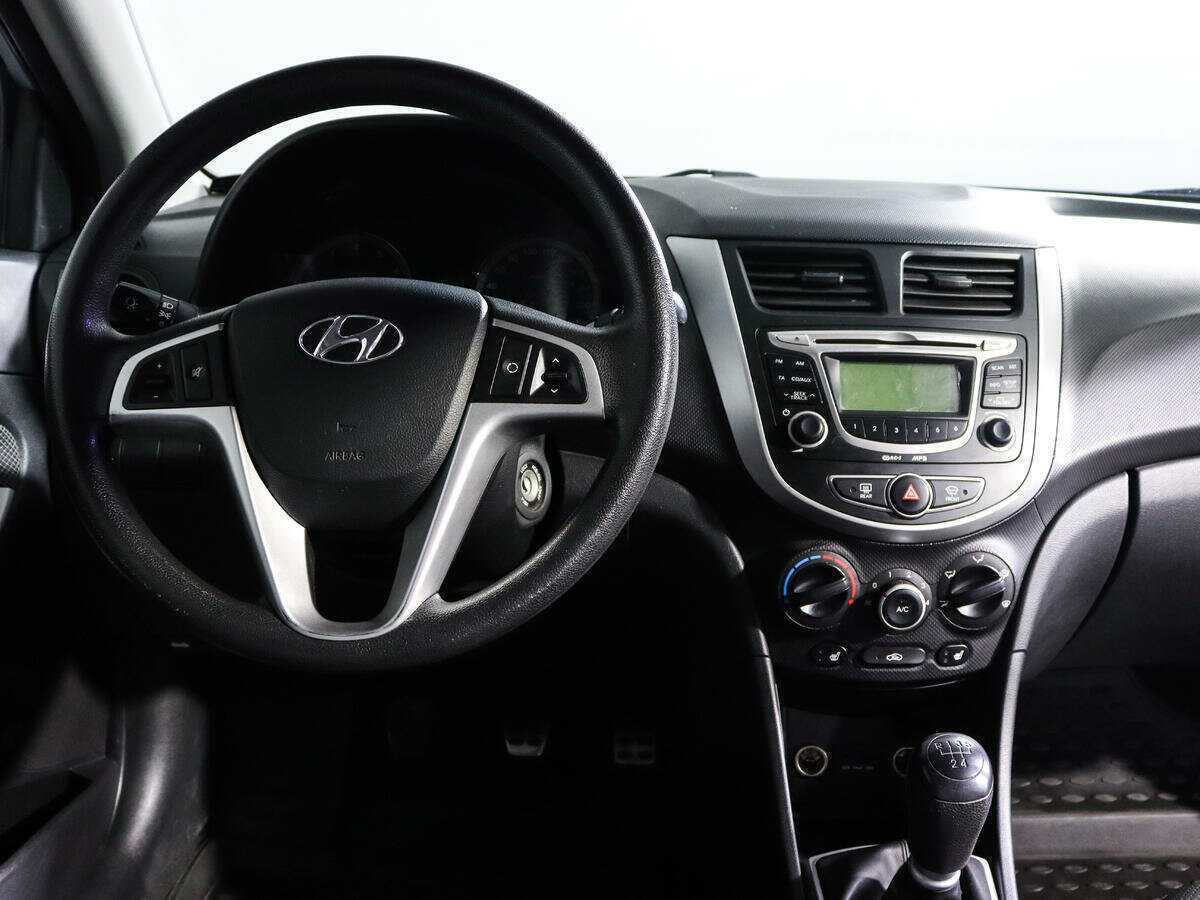 Hyundai Solaris с пробегом — 2011 год. Фото: #9