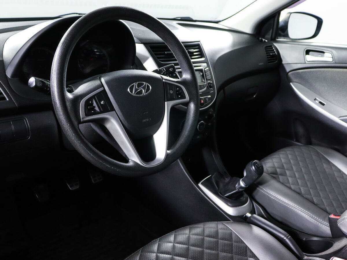 Hyundai Solaris с пробегом — 2011 год. Фото: #10