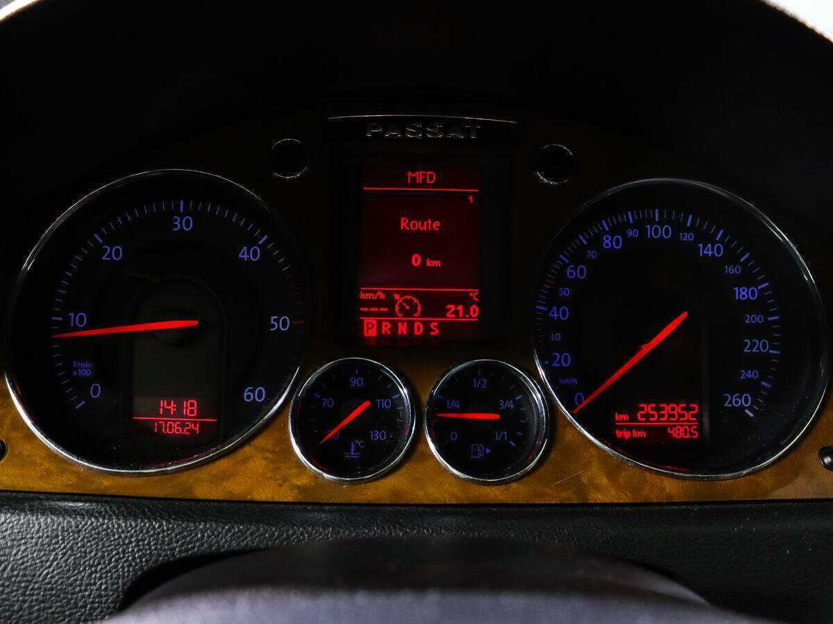 Volkswagen Passat с пробегом — 2005 год. Фото: #10