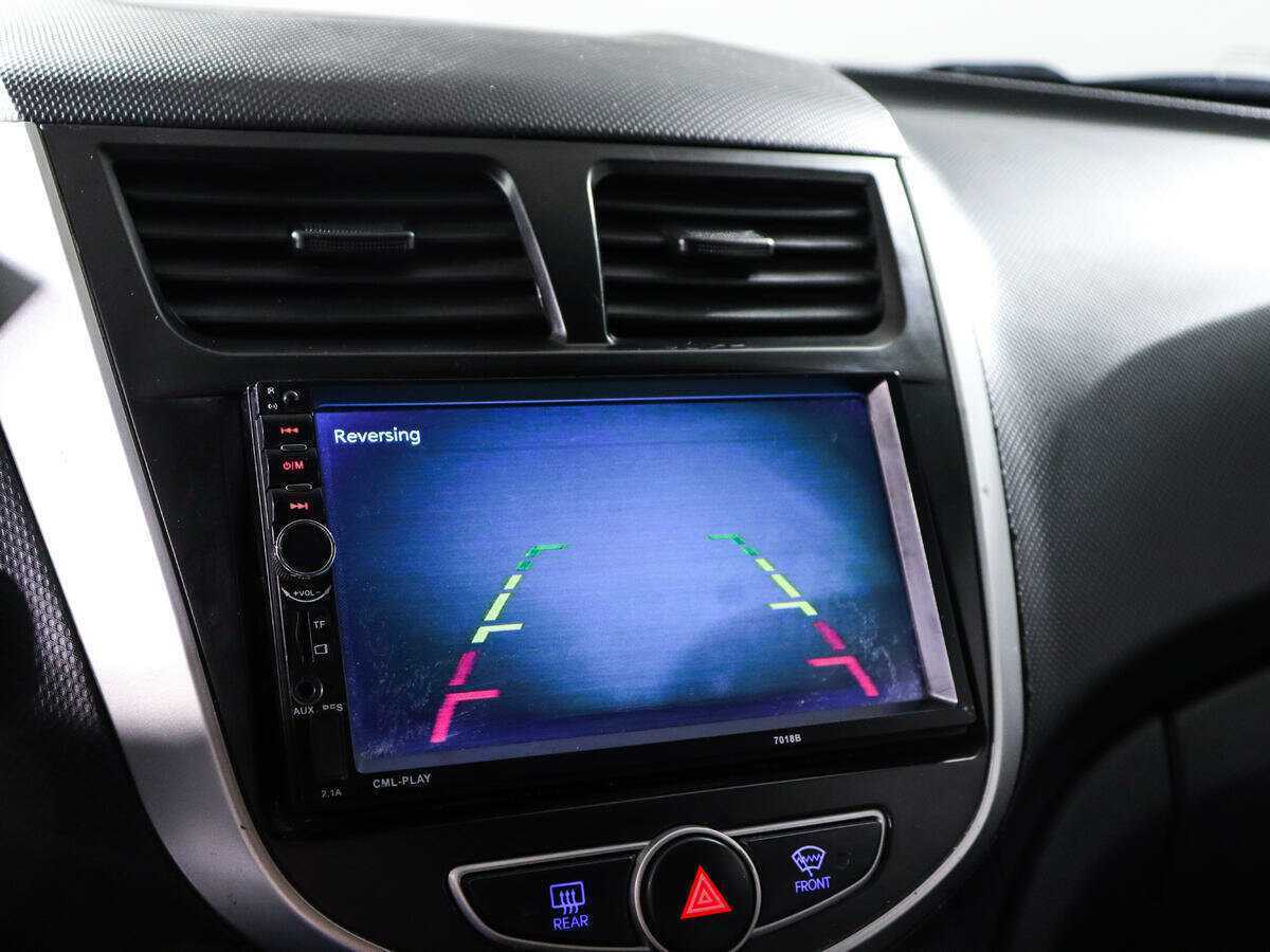 Hyundai Solaris с пробегом — 2013 год. Фото: #12