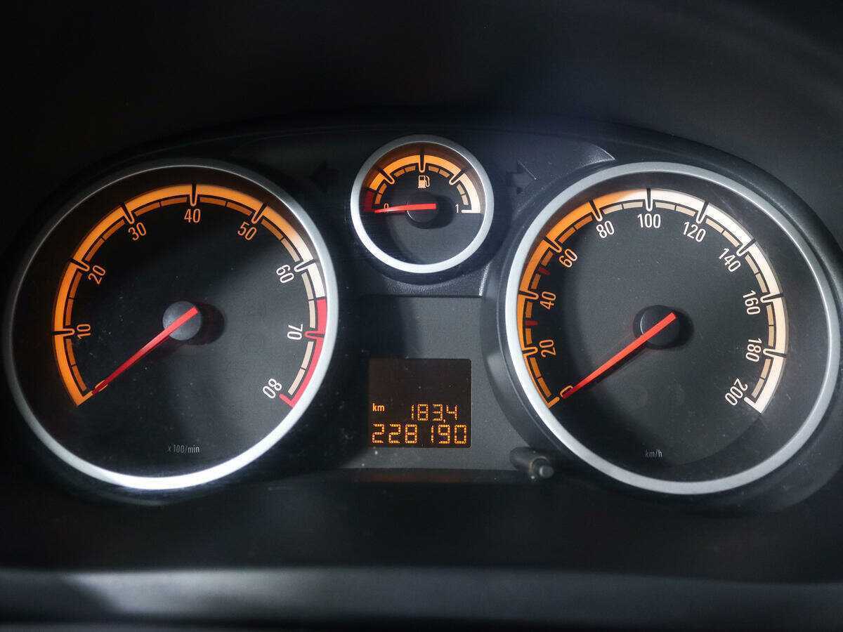 Opel Corsa с пробегом — 2009 год. Фото: #8