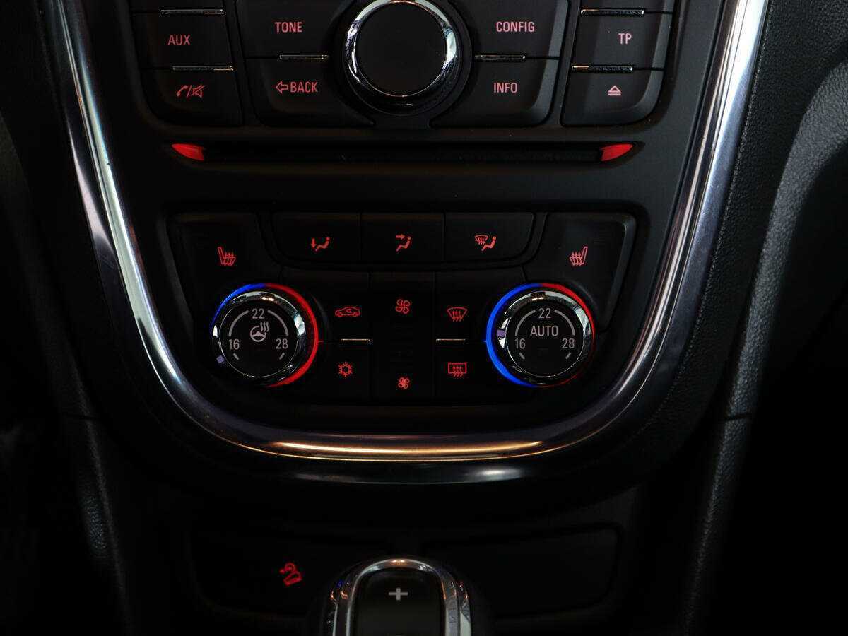 Opel Mokka с пробегом — 2012 год. Фото: #15