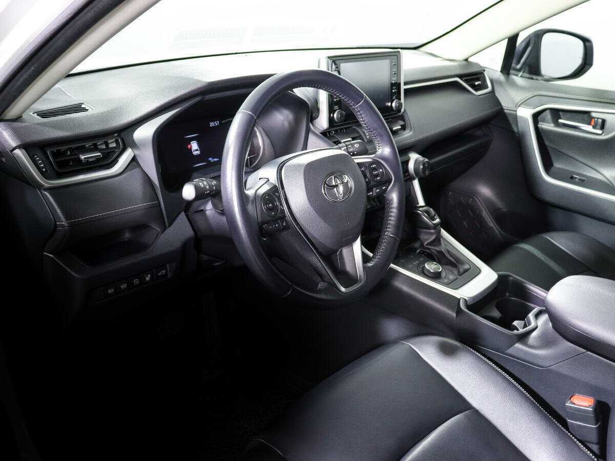 Toyota RAV4 с пробегом — 2020 год. Фото: #11
