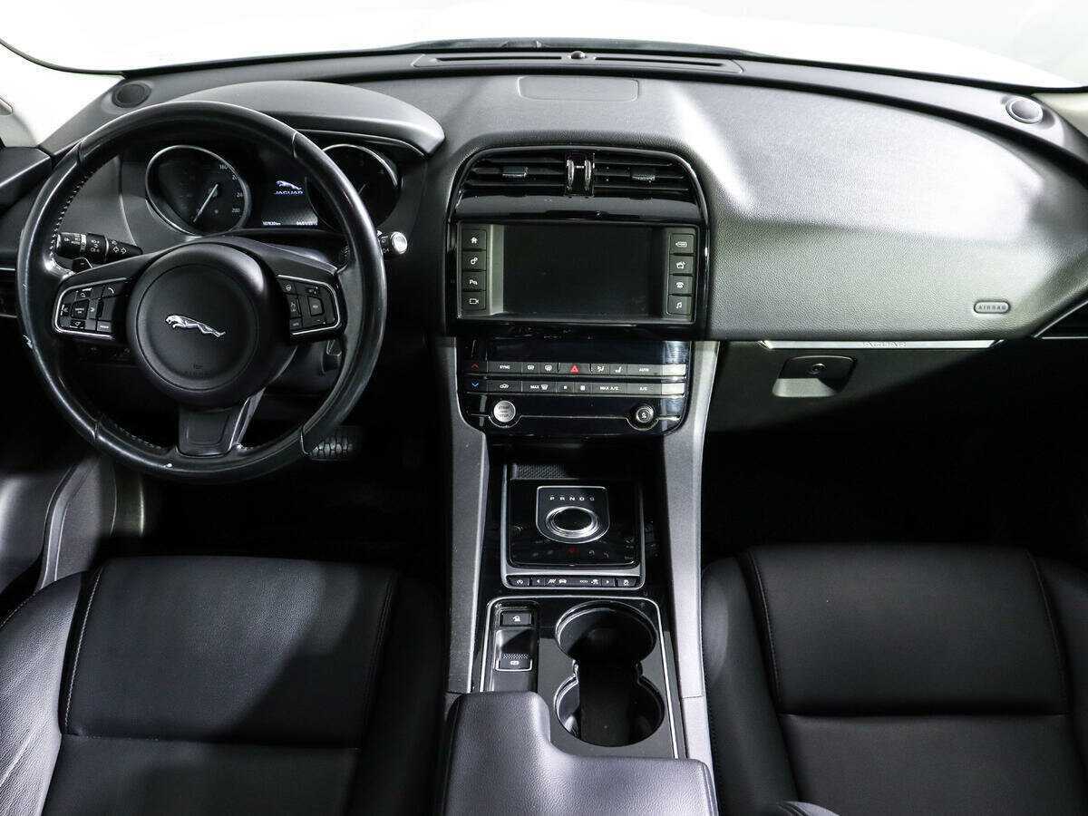 Jaguar F-Pace с пробегом — 2016 год. Фото: #9
