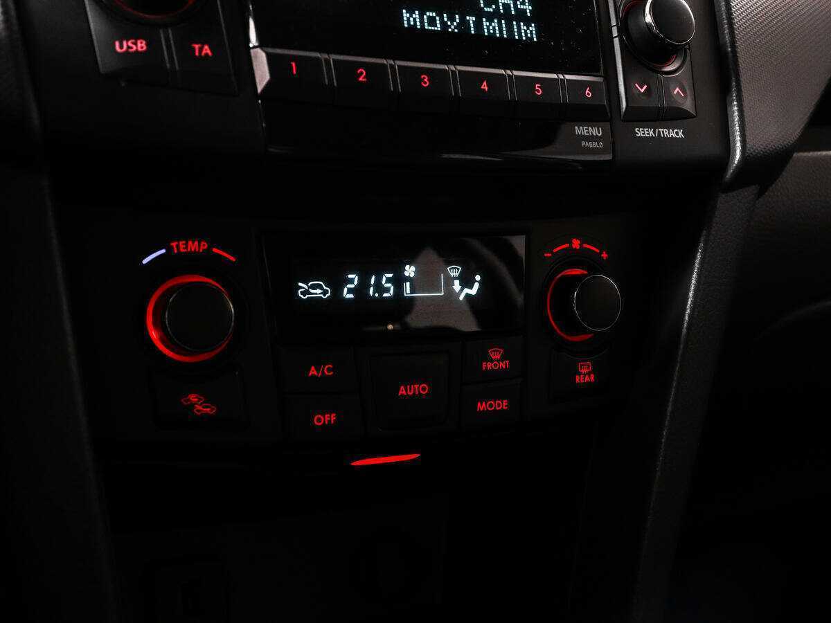 Suzuki Swift с пробегом — 2011 год. Фото: #12