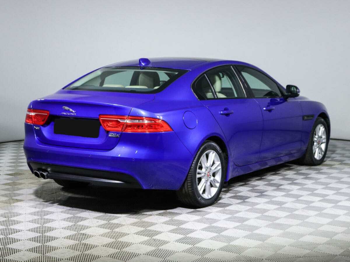Jaguar XE с пробегом — 2016 год. Фото: #4