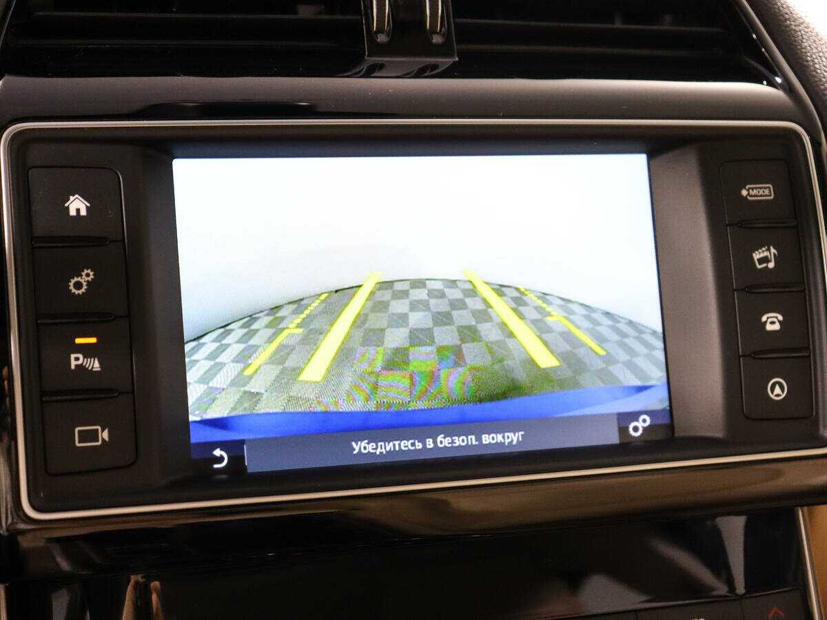 Jaguar XE с пробегом — 2016 год. Фото: #15