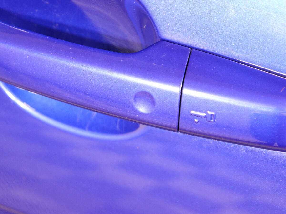 Jaguar XE с пробегом — 2016 год. Фото: #16