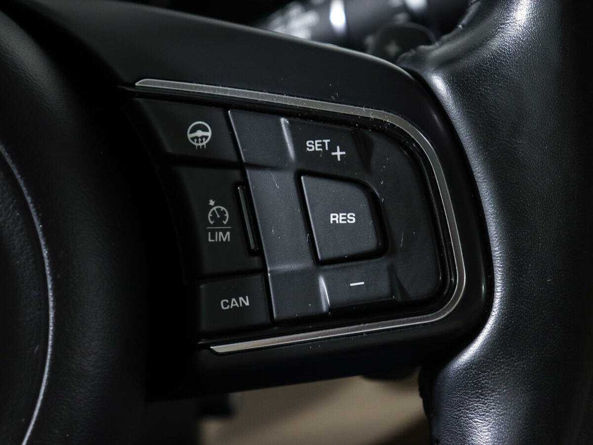 Jaguar XE с пробегом — 2016 год. Фото: #20