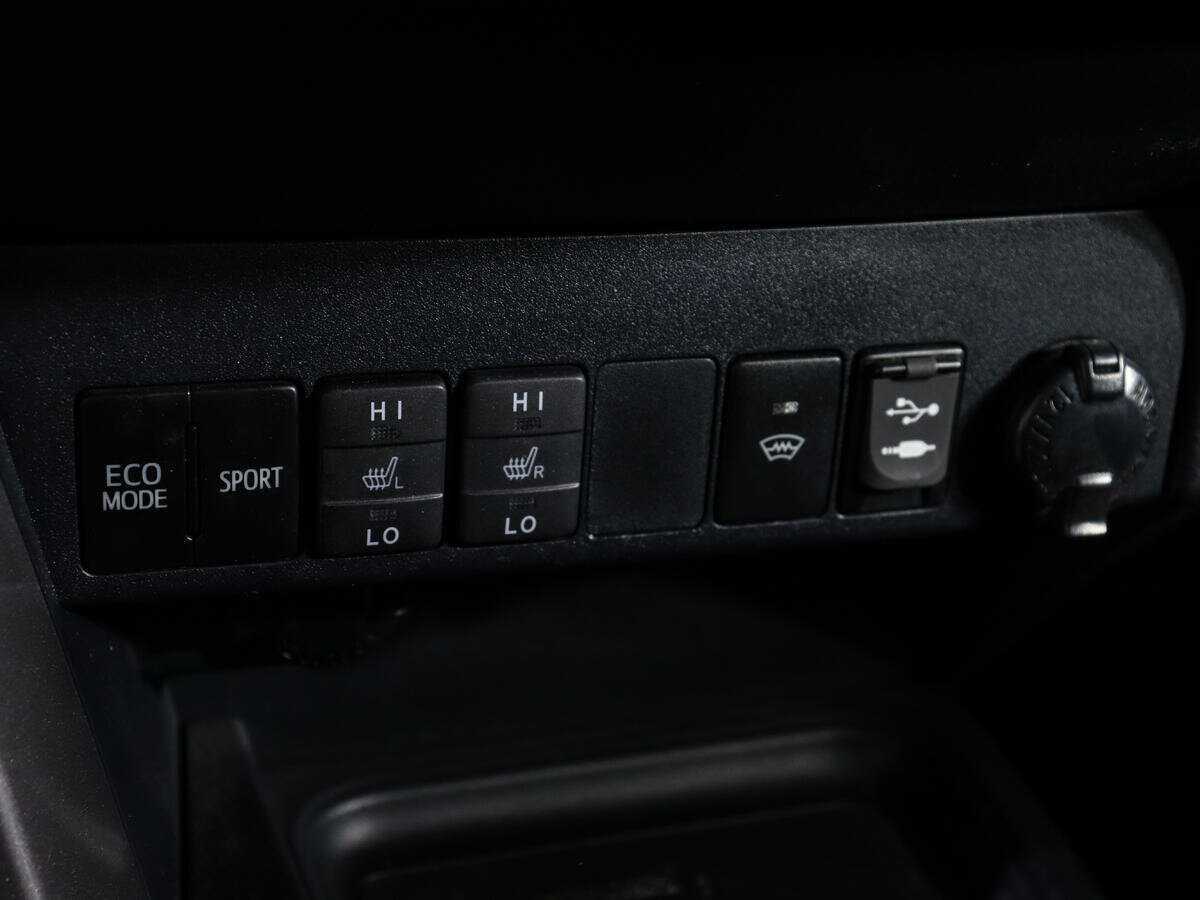 Toyota RAV4 с пробегом — 2015 год. Фото: #19