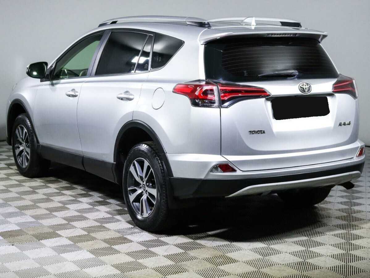 Toyota RAV4 с пробегом — 2016 год. Фото: #6