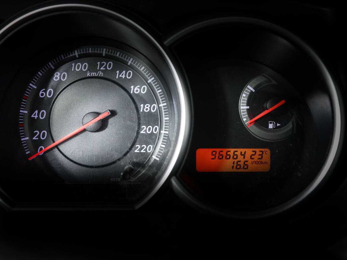 Nissan Tiida с пробегом — 2011 год. Фото: #8