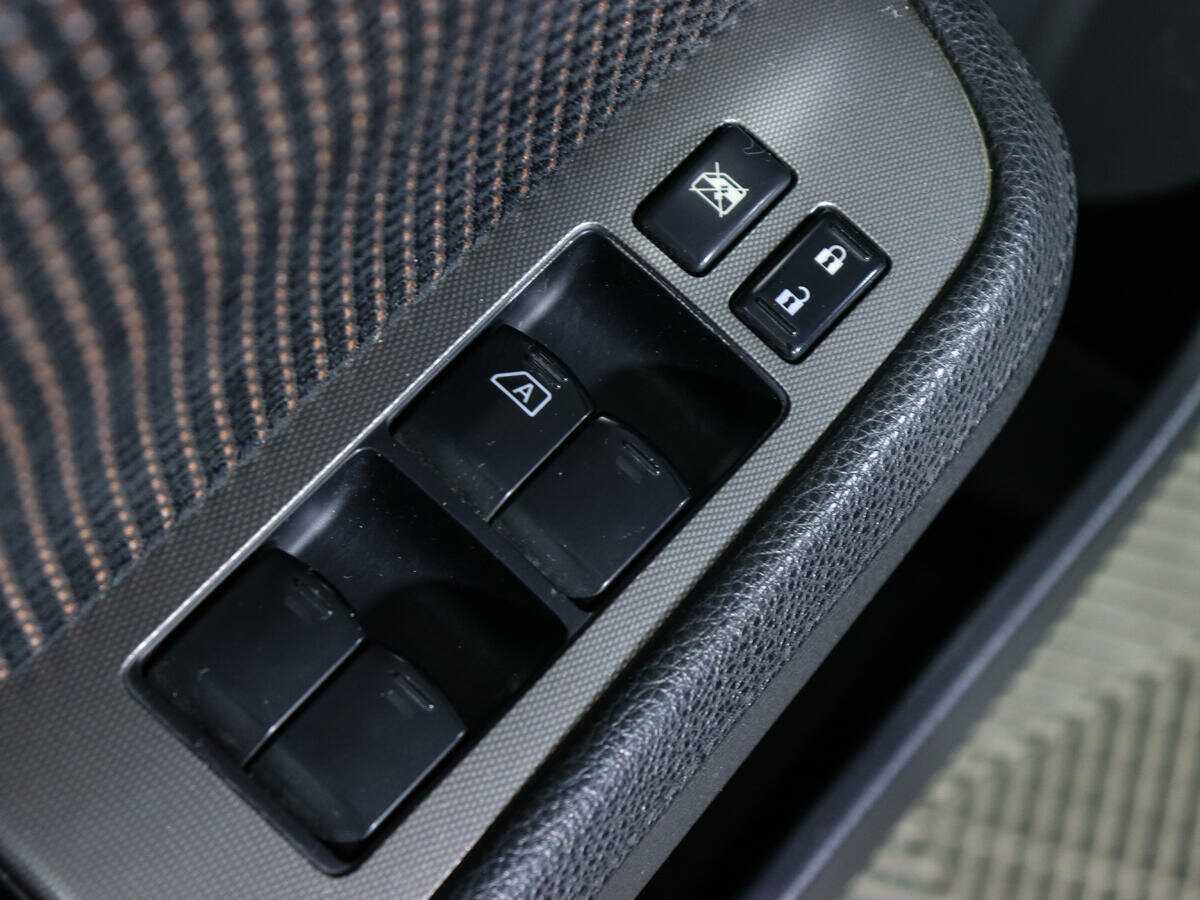 Nissan Tiida с пробегом — 2011 год. Фото: #12