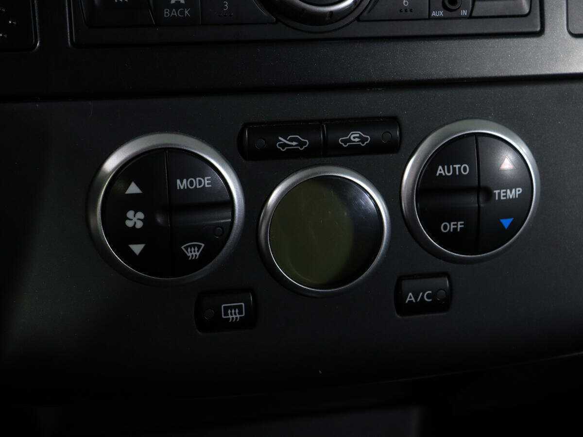 Nissan Tiida с пробегом — 2011 год. Фото: #14