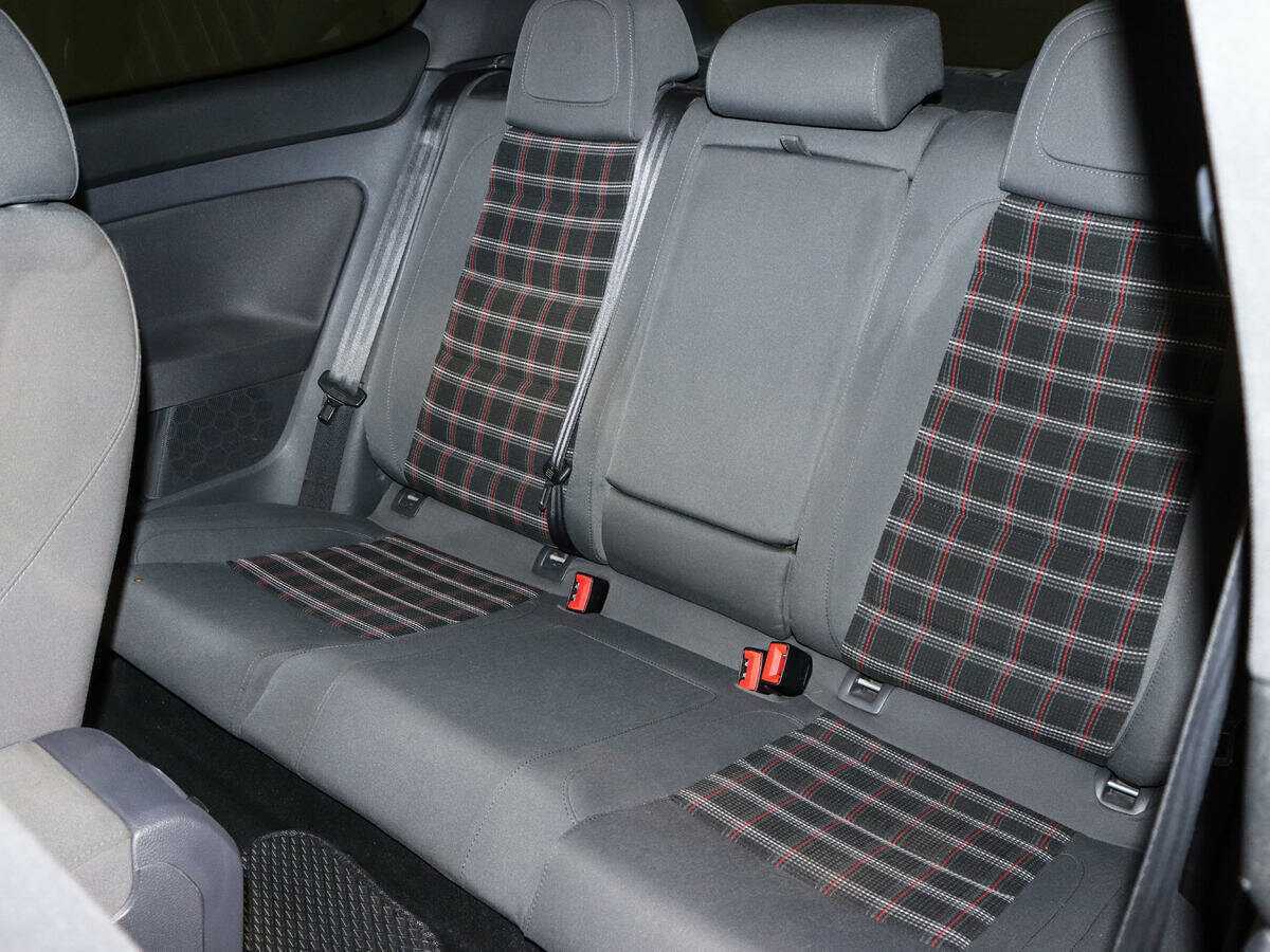 Volkswagen Golf GTI с пробегом — 2008 год. Фото: #6