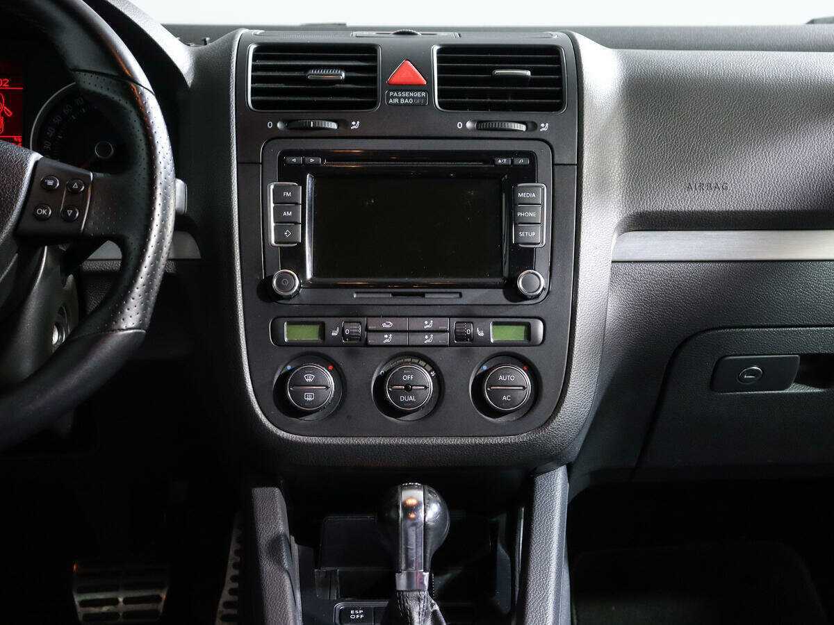 Volkswagen Golf GTI с пробегом — 2008 год. Фото: #10