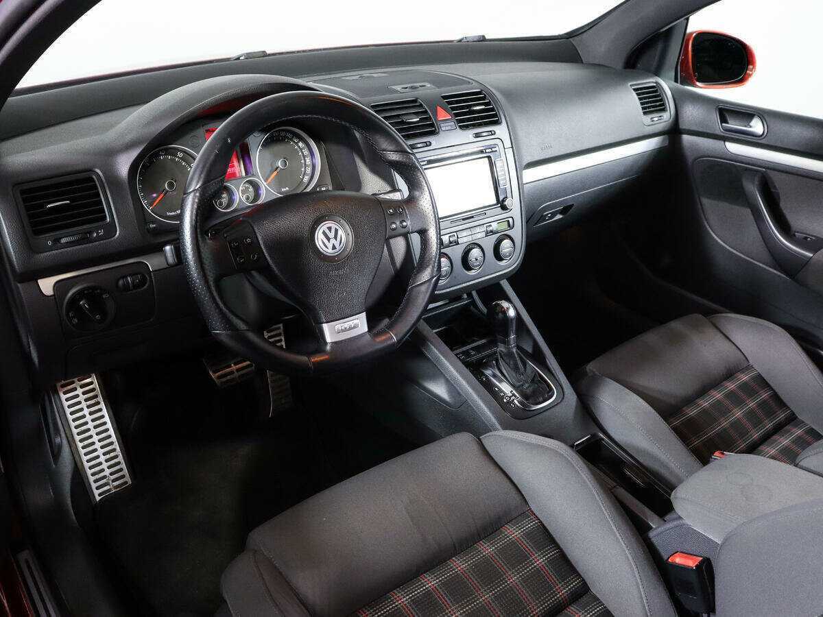 Volkswagen Golf GTI с пробегом — 2008 год. Фото: #11
