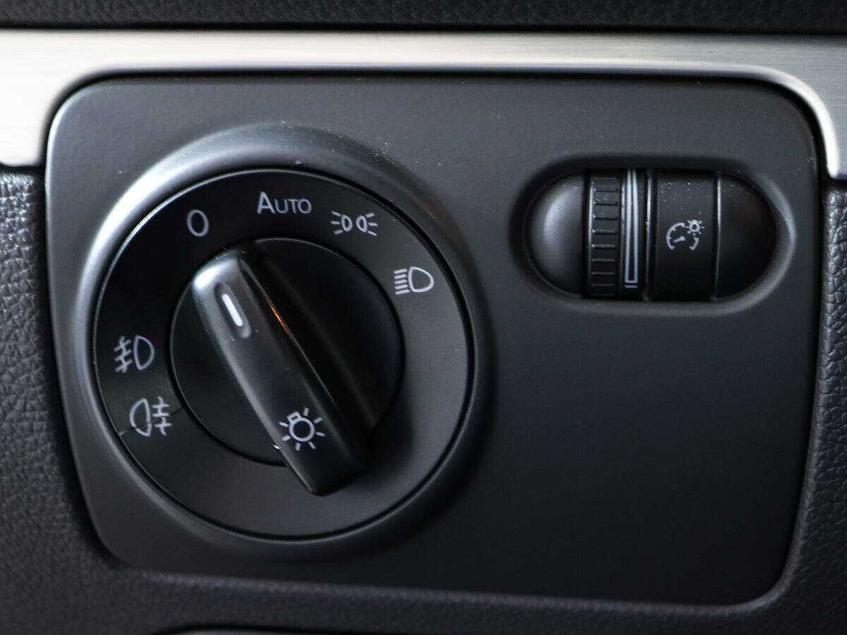 Volkswagen Golf GTI с пробегом — 2008 год. Фото: #12