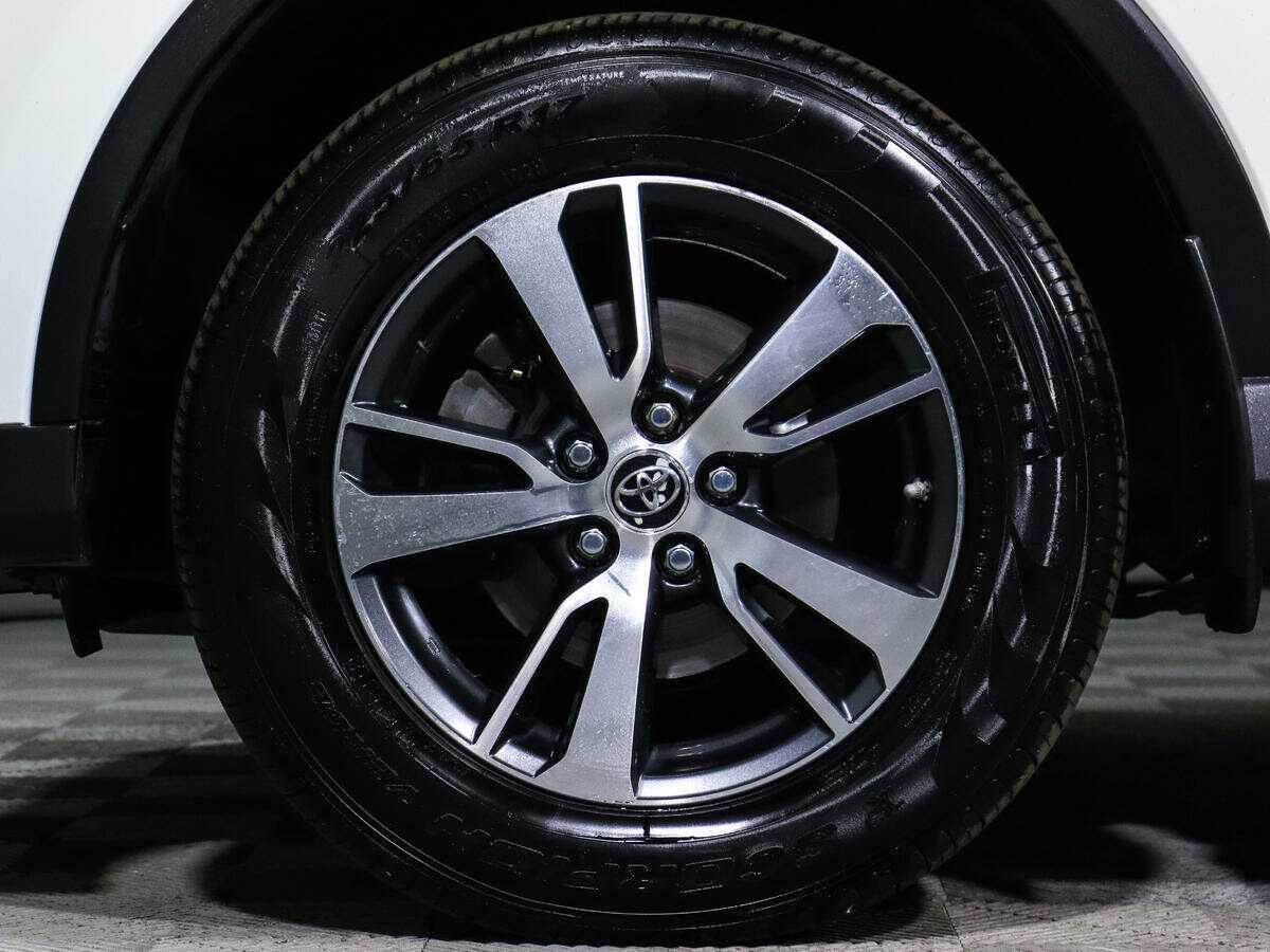 Toyota RAV4 с пробегом — 2017 год. Фото: #14